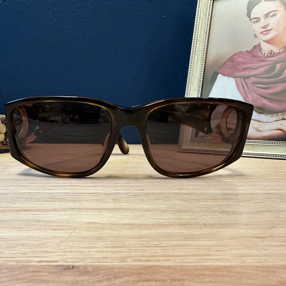 Chanel Vintage Oversized CC Logo Sunglasses – Made in Italy - Picture 1 of 8